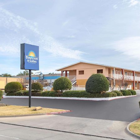 Days Inn & Suites By Wyndham Arlington Near Six Flags エクステリア 写真