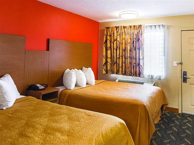 Days Inn & Suites By Wyndham Arlington Near Six Flags エクステリア 写真