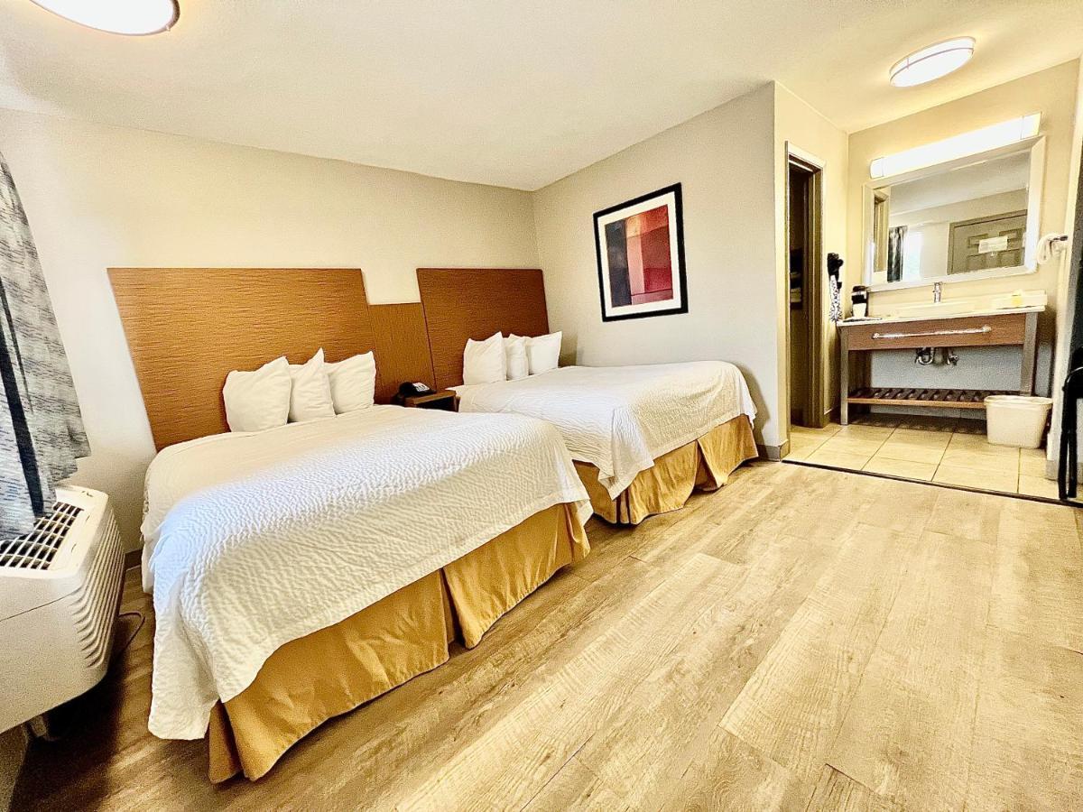 Days Inn & Suites By Wyndham Arlington Near Six Flags エクステリア 写真