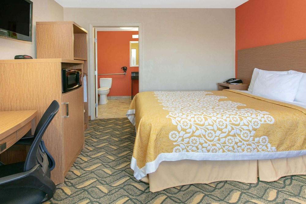 Days Inn & Suites By Wyndham Arlington Near Six Flags エクステリア 写真