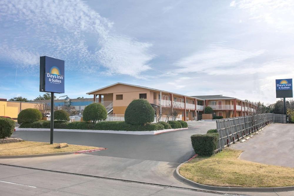 Days Inn & Suites By Wyndham Arlington Near Six Flags エクステリア 写真