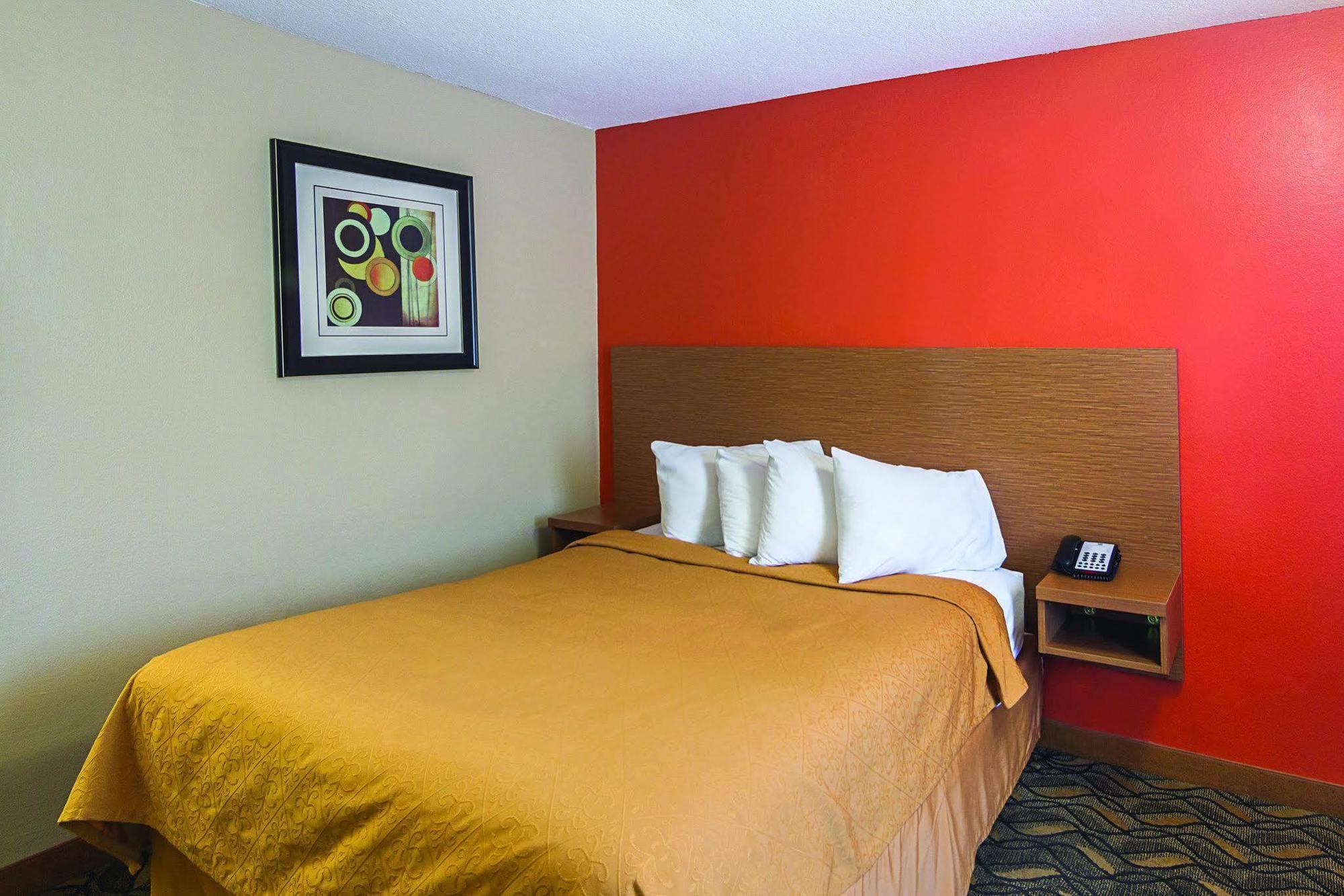 Days Inn & Suites By Wyndham Arlington Near Six Flags エクステリア 写真